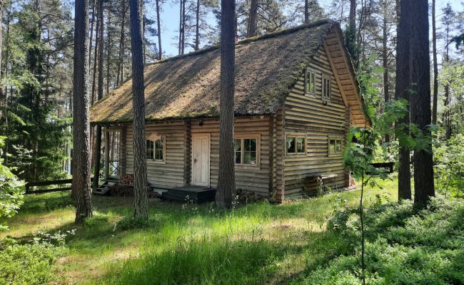 Poilsio namas Bebrusų ežero pakrantėje Molėtų rajone, Luokesos seniūnijoje, Kaulakių kaime