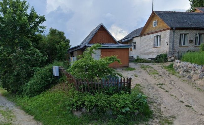 Parduodamas namas su garažu Molėtuose, Tiesos g. 9