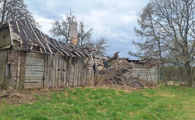 Parduodama sodyba Varniškių k., Molėtų r. sav.
